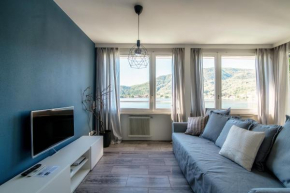 La Finestra Blu by Quokka 360 - with a panoramic lake view